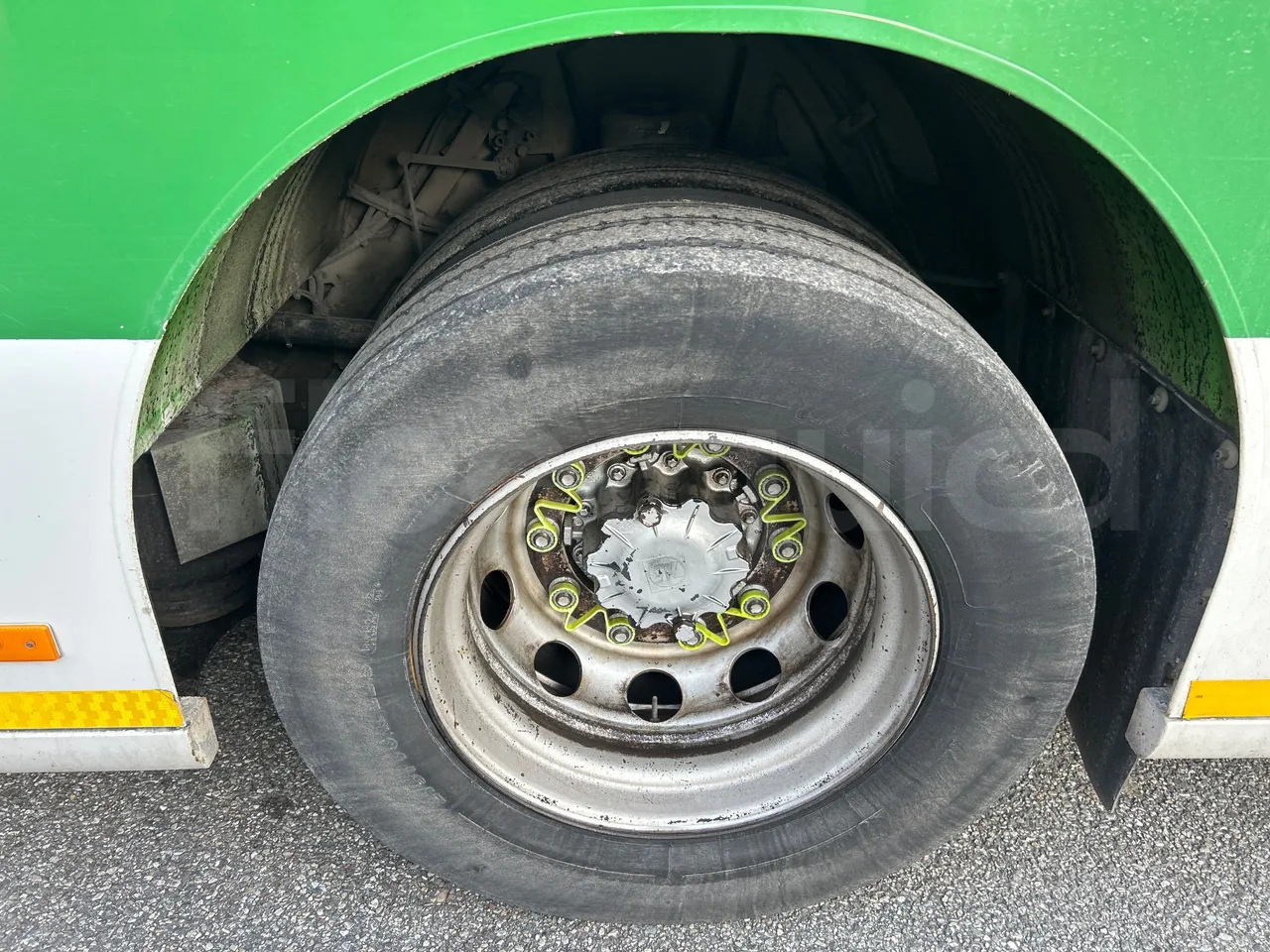 Mercedes-Benz O 530 G- 3P - Euro5 - 260kW - 17.940mt - front left tire measurements