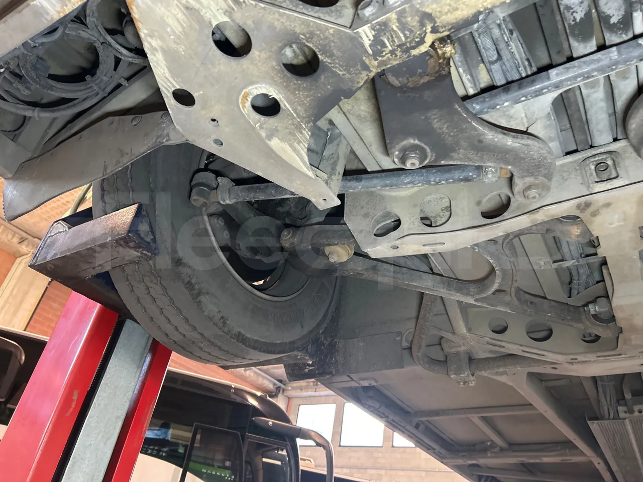 Mercedes-Benz O 530 G- 3P - Euro5 - 260kW - 17.940mt - front axle right side