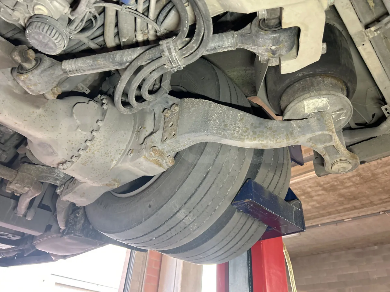 Mercedes-Benz O 530 G- 3P - Euro5 - 260kW - 17.940mt - axle 3 left side