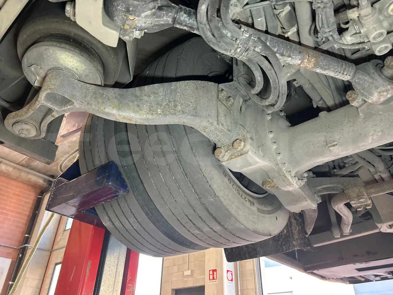 Mercedes-Benz O 530 G- 3P - Euro5 - 260kW - 17.940mt - axle 3 right side