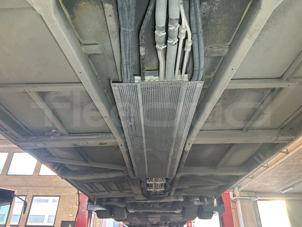 Mercedes-Benz O 530 G- 3P - Euro5 - 260kW - 17.940mt - central undercarriage photo