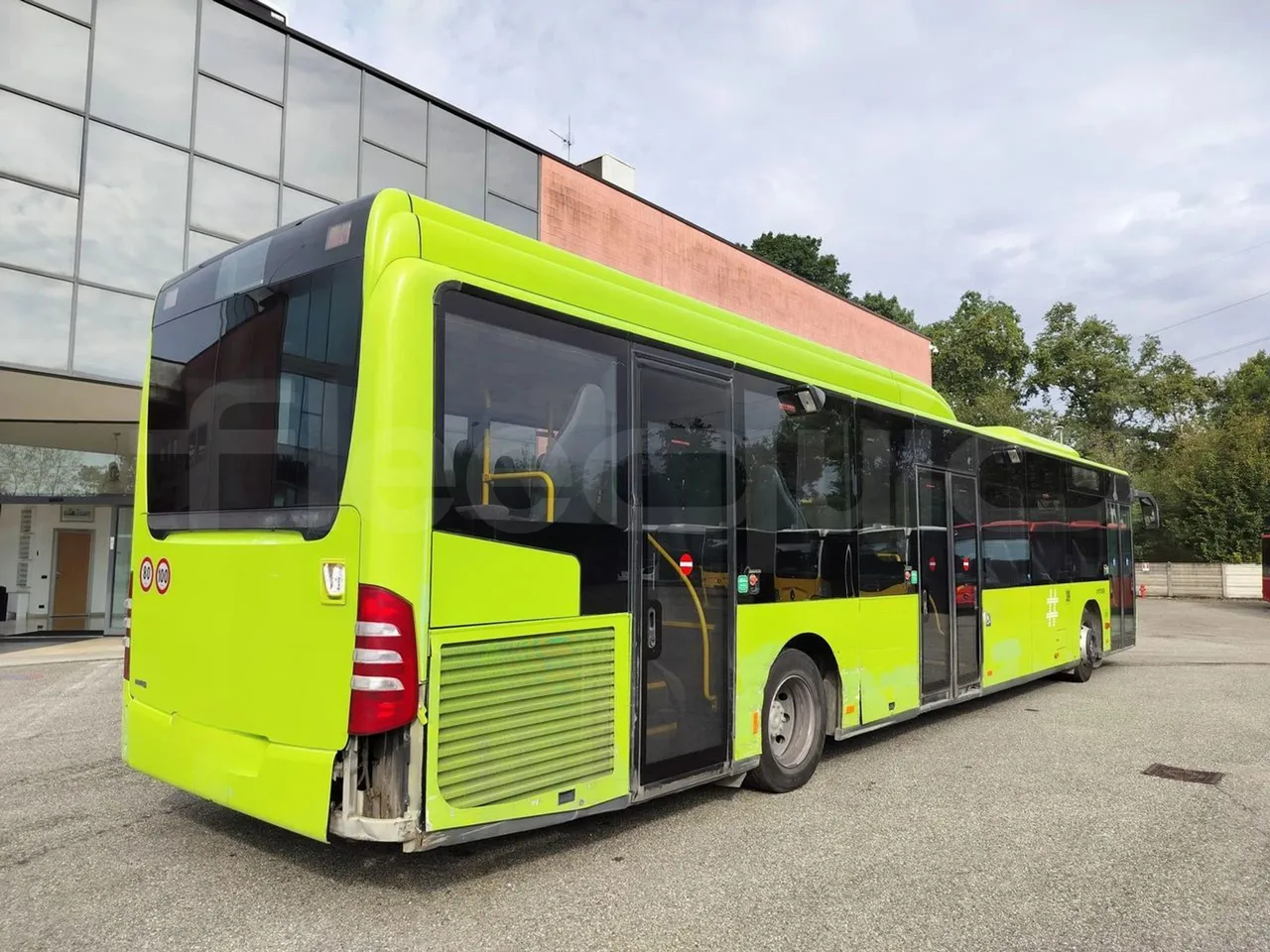 Mercedes-Benz Citaro O 530 LE - Euro5 - 220kW - 13.057mt - 3/4 right rear doors closed