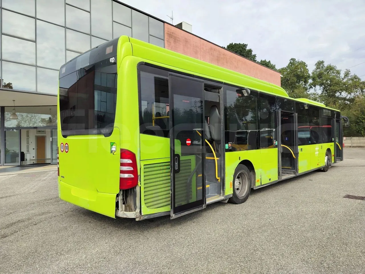 Mercedes-Benz Citaro O 530 LE - Euro5 - 220kW - 13.057mt - 3/4 right rear doors open