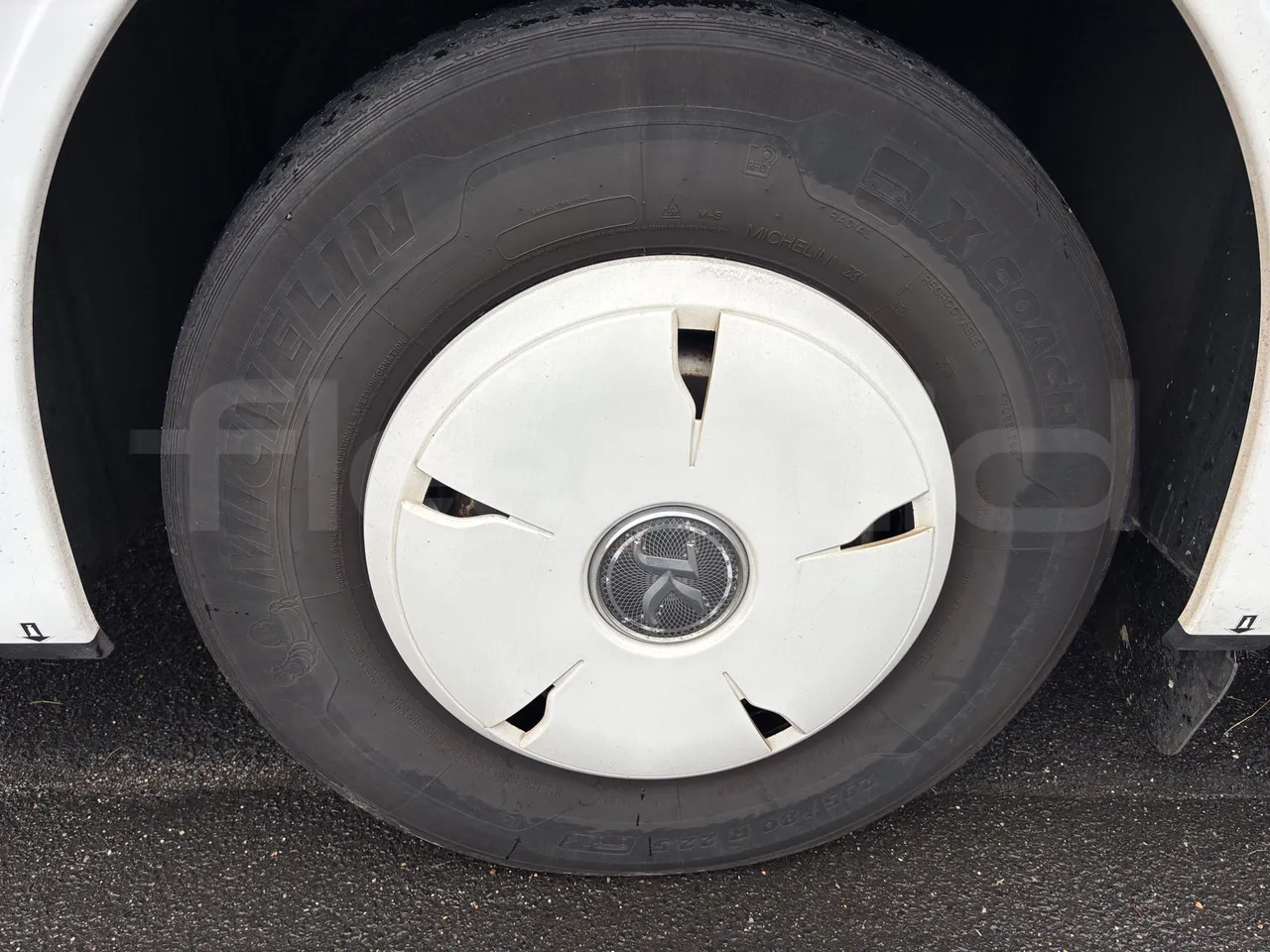 Setra S517 - First Axle Left Side: Complete Tyre