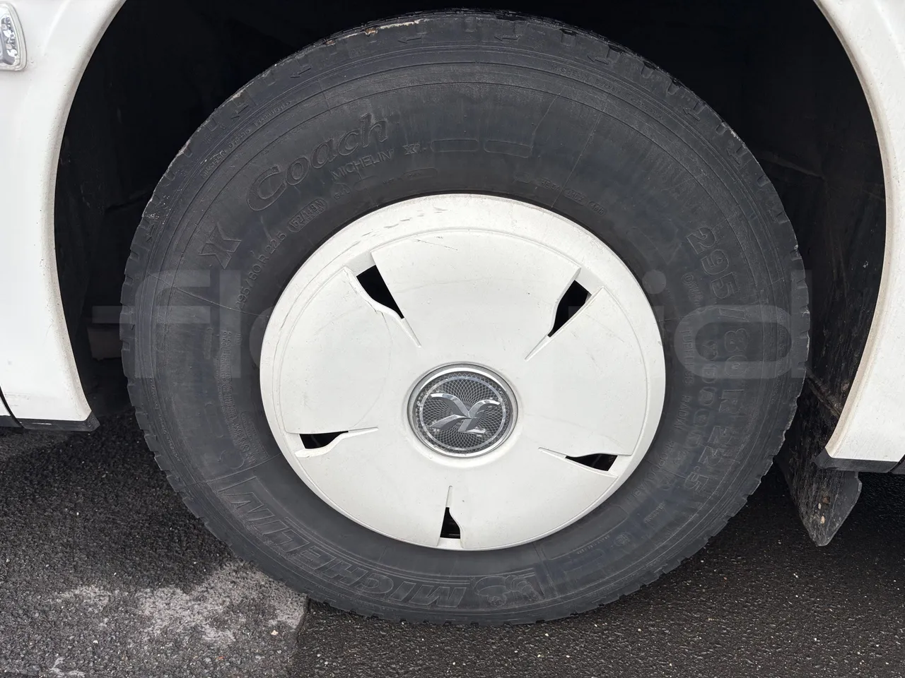 Setra S517 - Second Axle Left Side: Complete Wheel