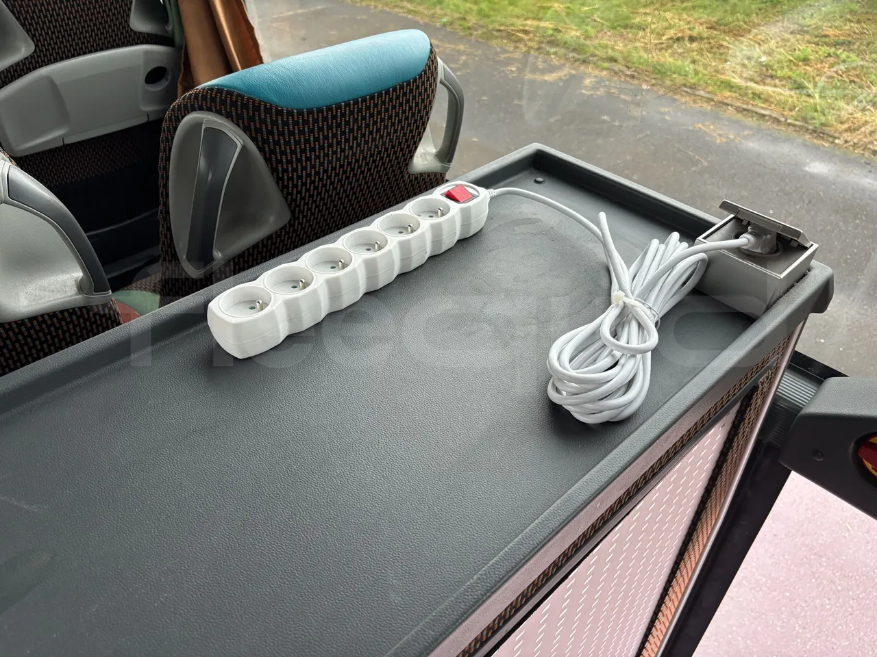Setra S517 - Power Outlets