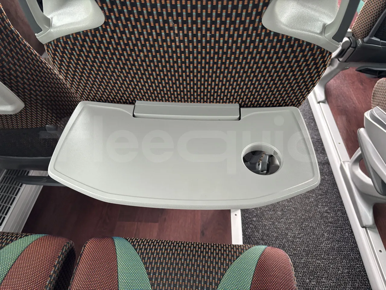 Setra S517 - Table