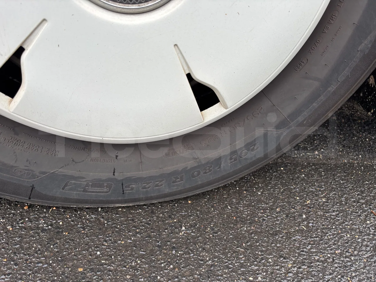 Setra S517 - First Axle Left Side: Tyre Size