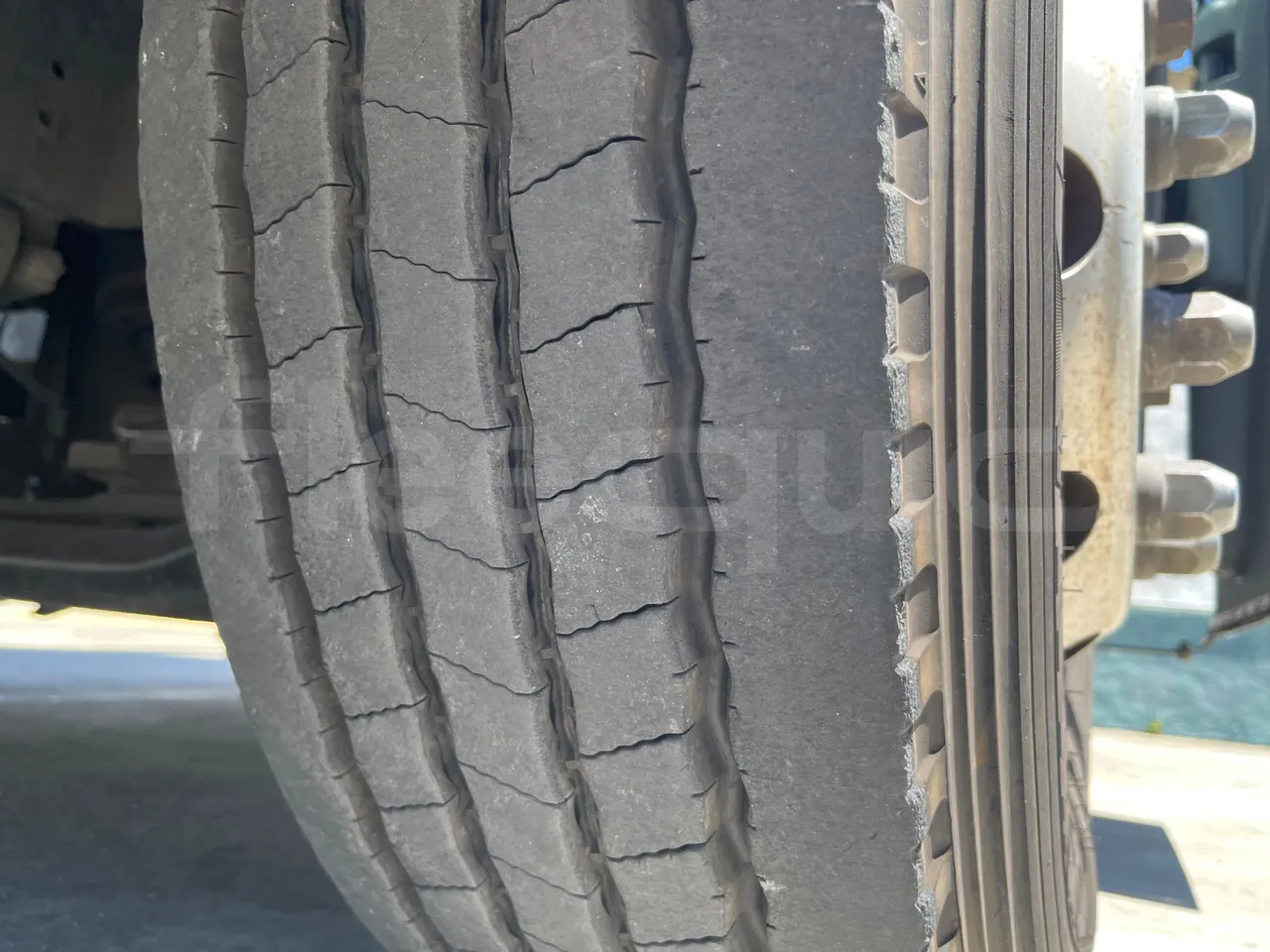 Irizar Scania - tread condition front tires left