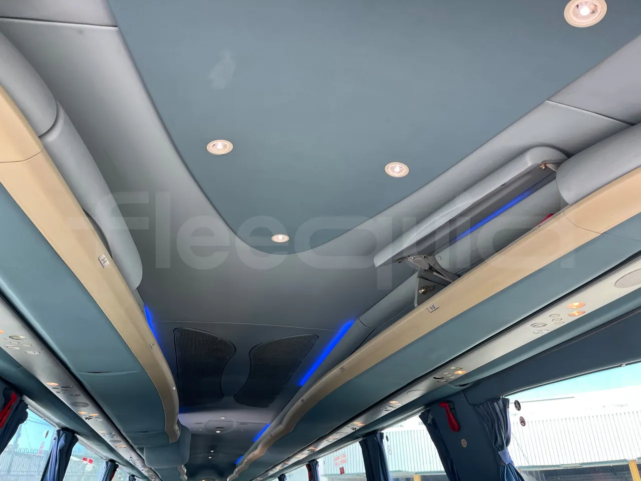 Irizar Scania - overhead compartments photo