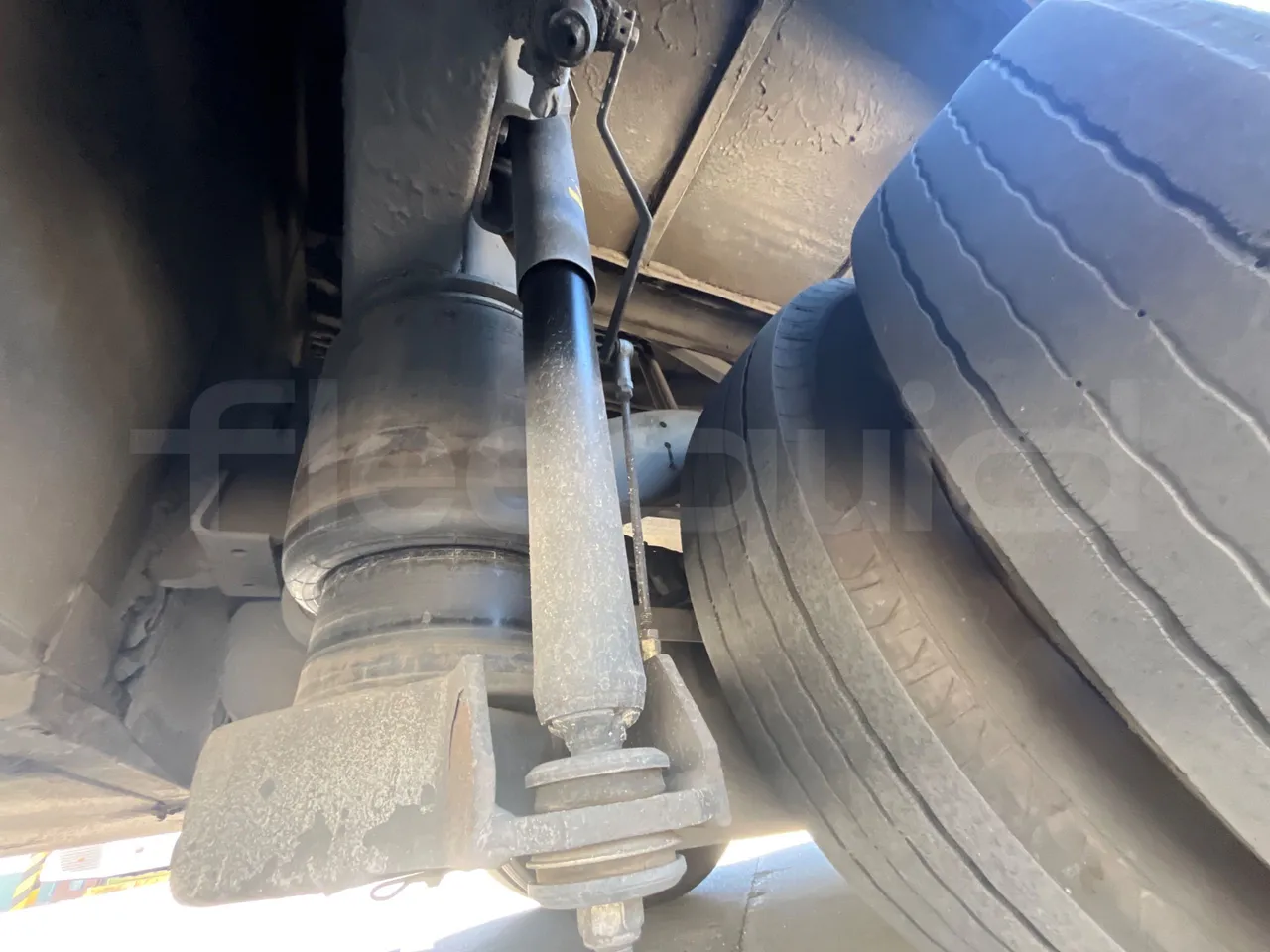 Irizar Scania - axel 3 shock absorbers 1 right