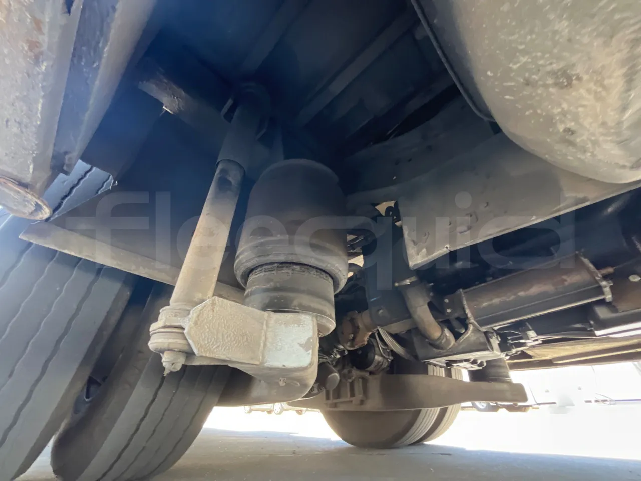 Irizar Scania - axel 3 shock absorbers 2 right