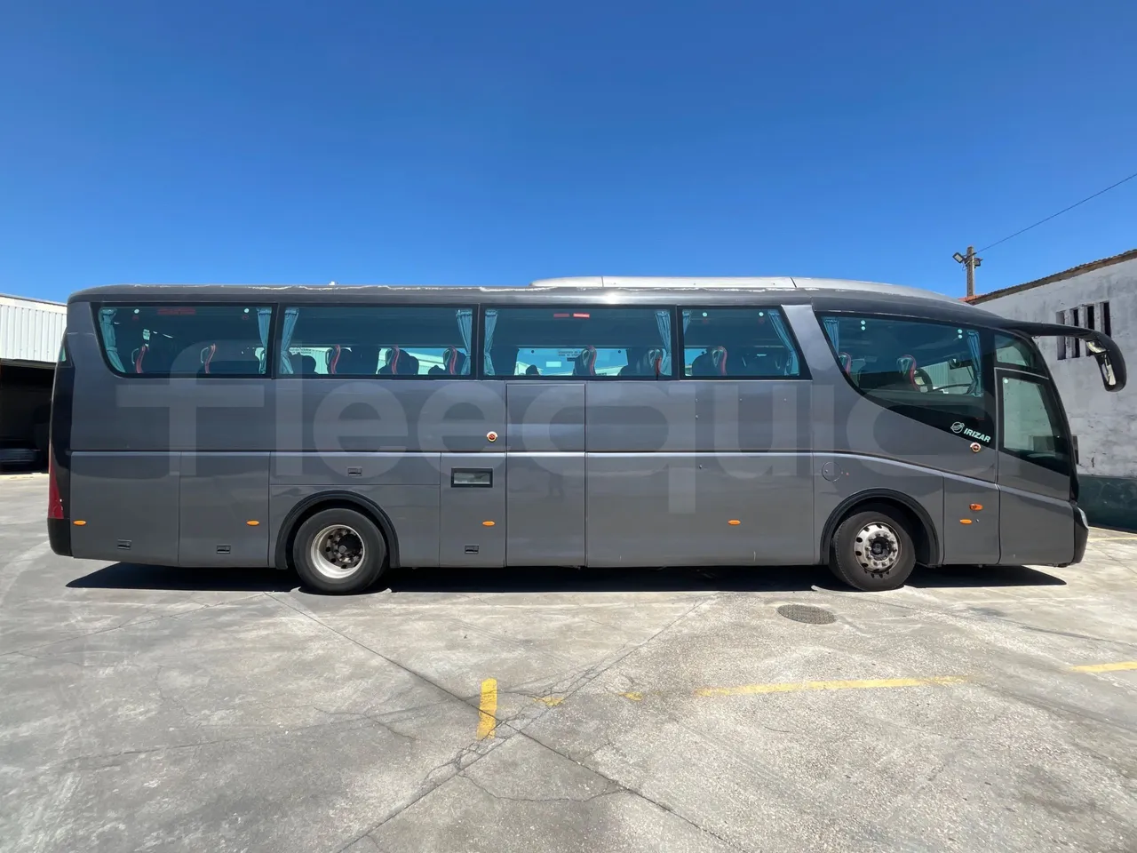 Irizar Scania - right side doors closed