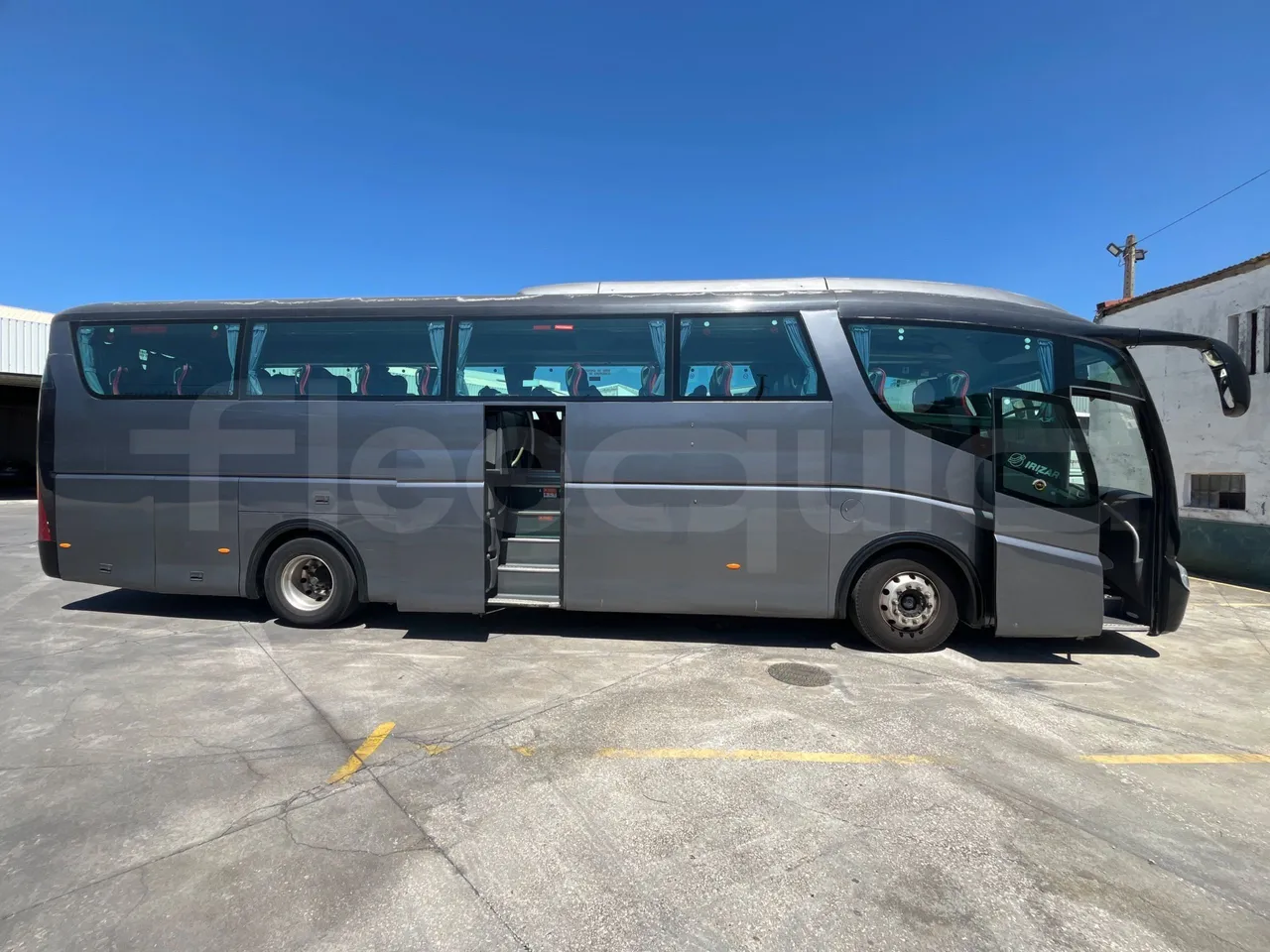 Irizar Scania - right side doors open