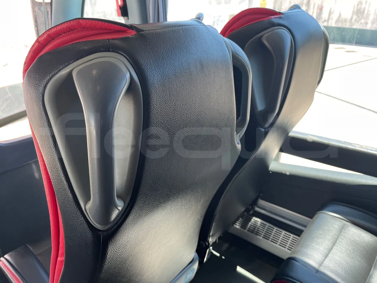 Irizar Scania - table detail photo