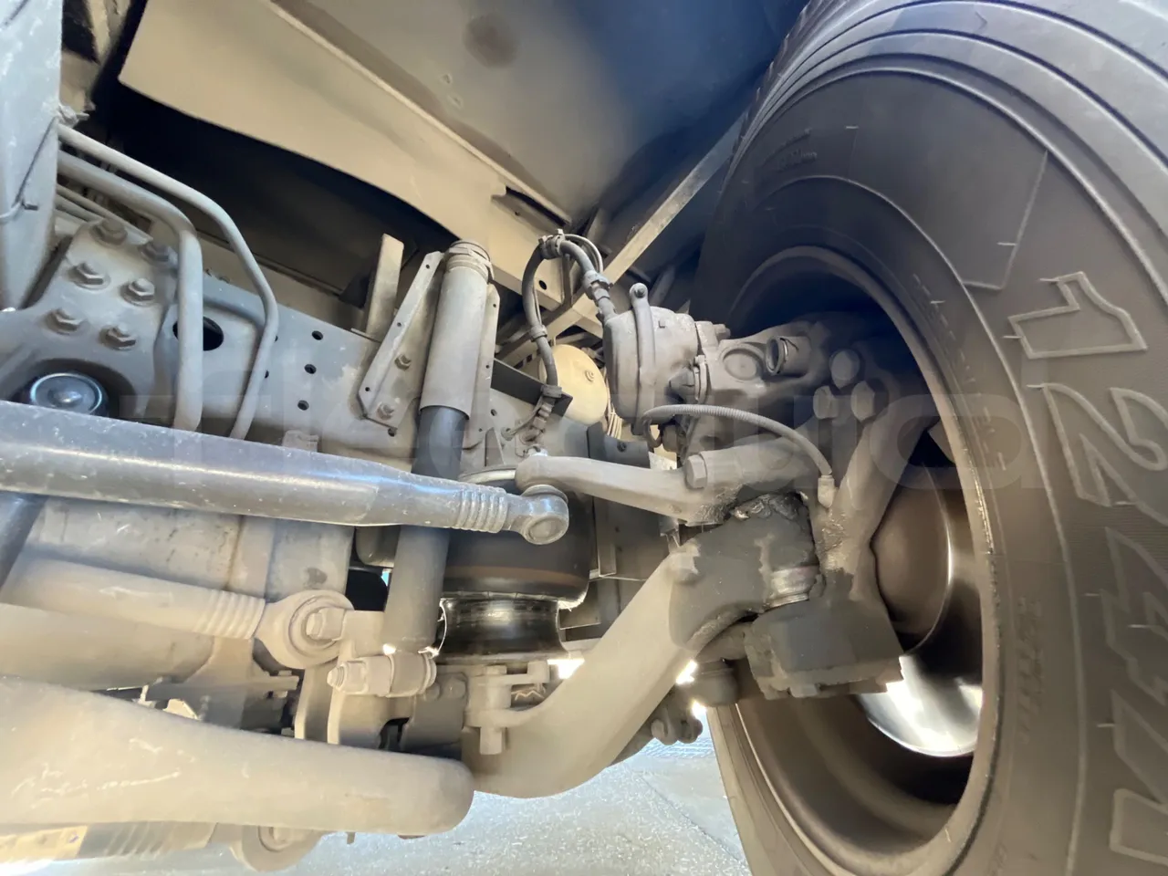Irizar Scania - front axle left side