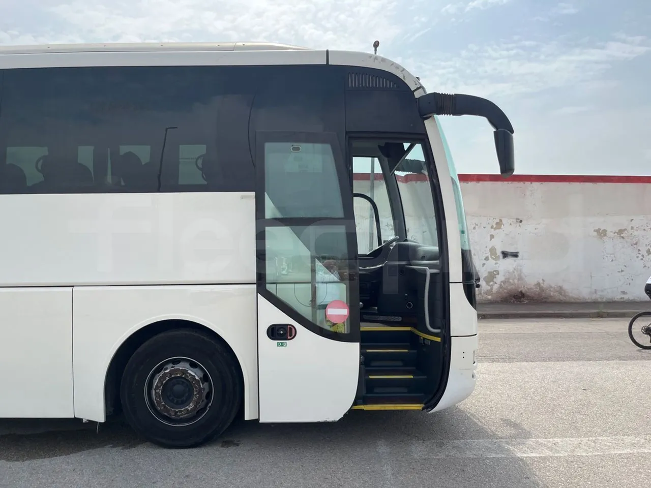 Man Lion's Coach L - EUR6 - 368kW - 13.8m - front door 1 open