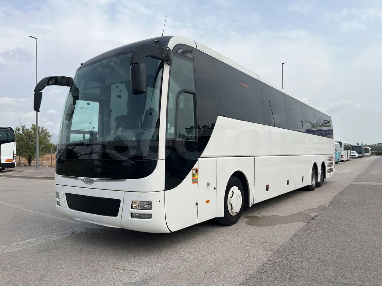 Man Lion's Coach L - EUR6 - 368kW - 13.8m - 3/4 front left