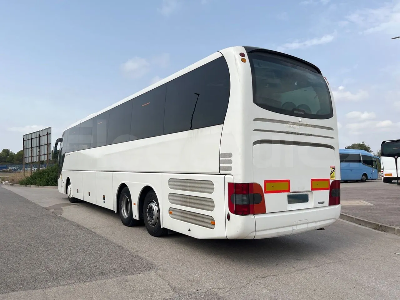 Man Lion's Coach L - EUR6 - 368kW - 13.8m - 3/4 left rear side
