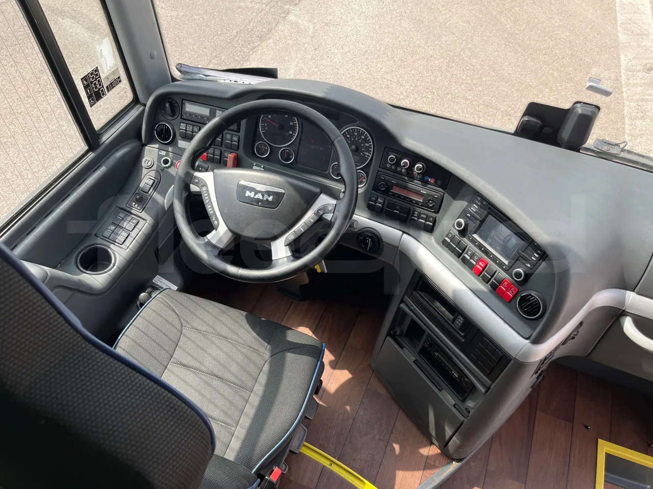 Man Lion's Coach L - EUR6 - 368kW - 13.8m - buttons panels on