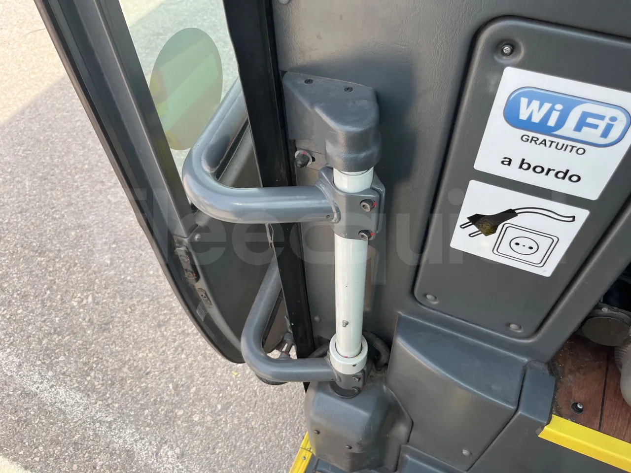 Man Lion's Coach L - EUR6 - 368kW - 13.8m - door mechanism photo