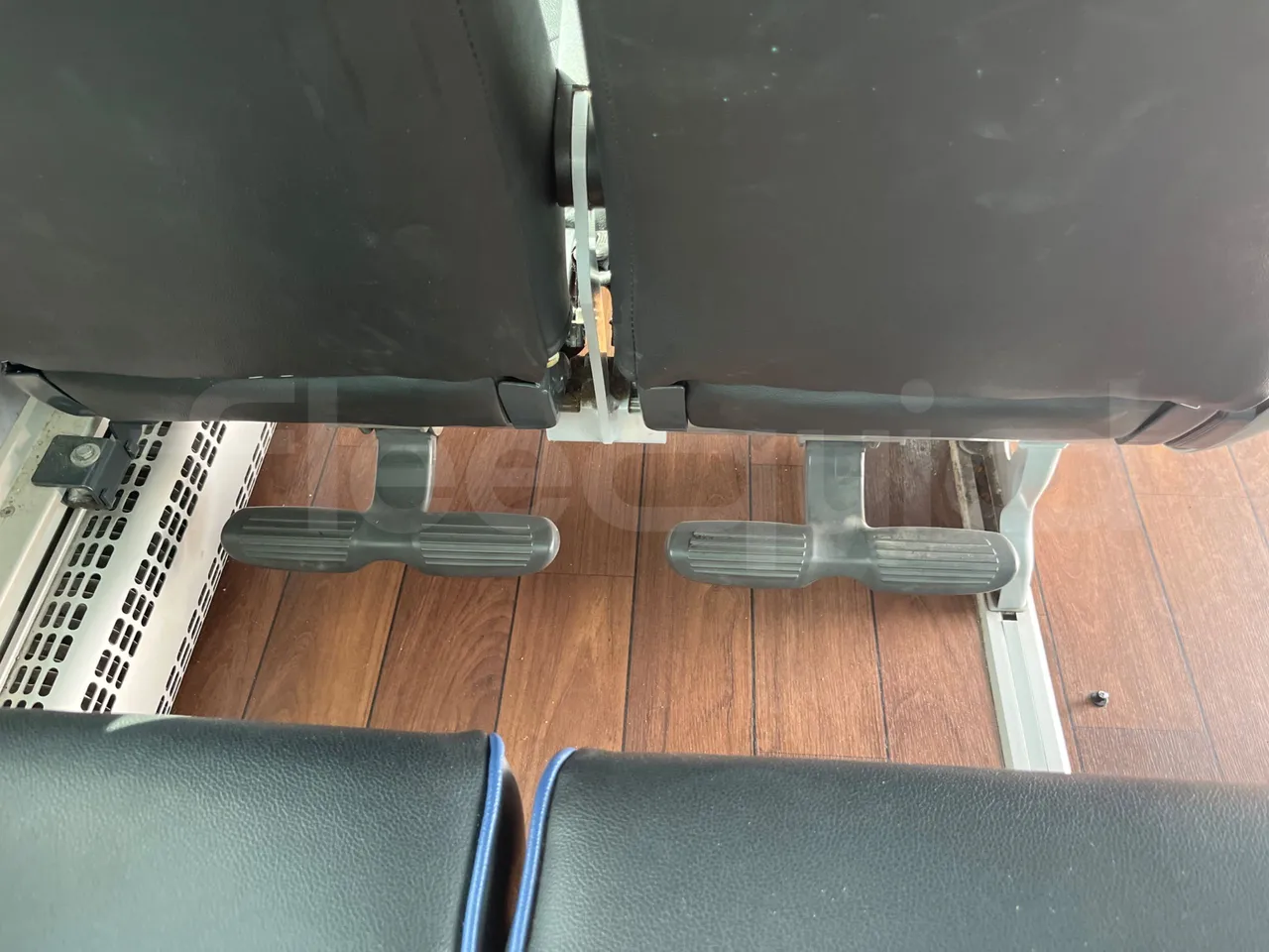 Man Lion's Coach L - EUR6 - 368kW - 13.8m - footrest detail photo