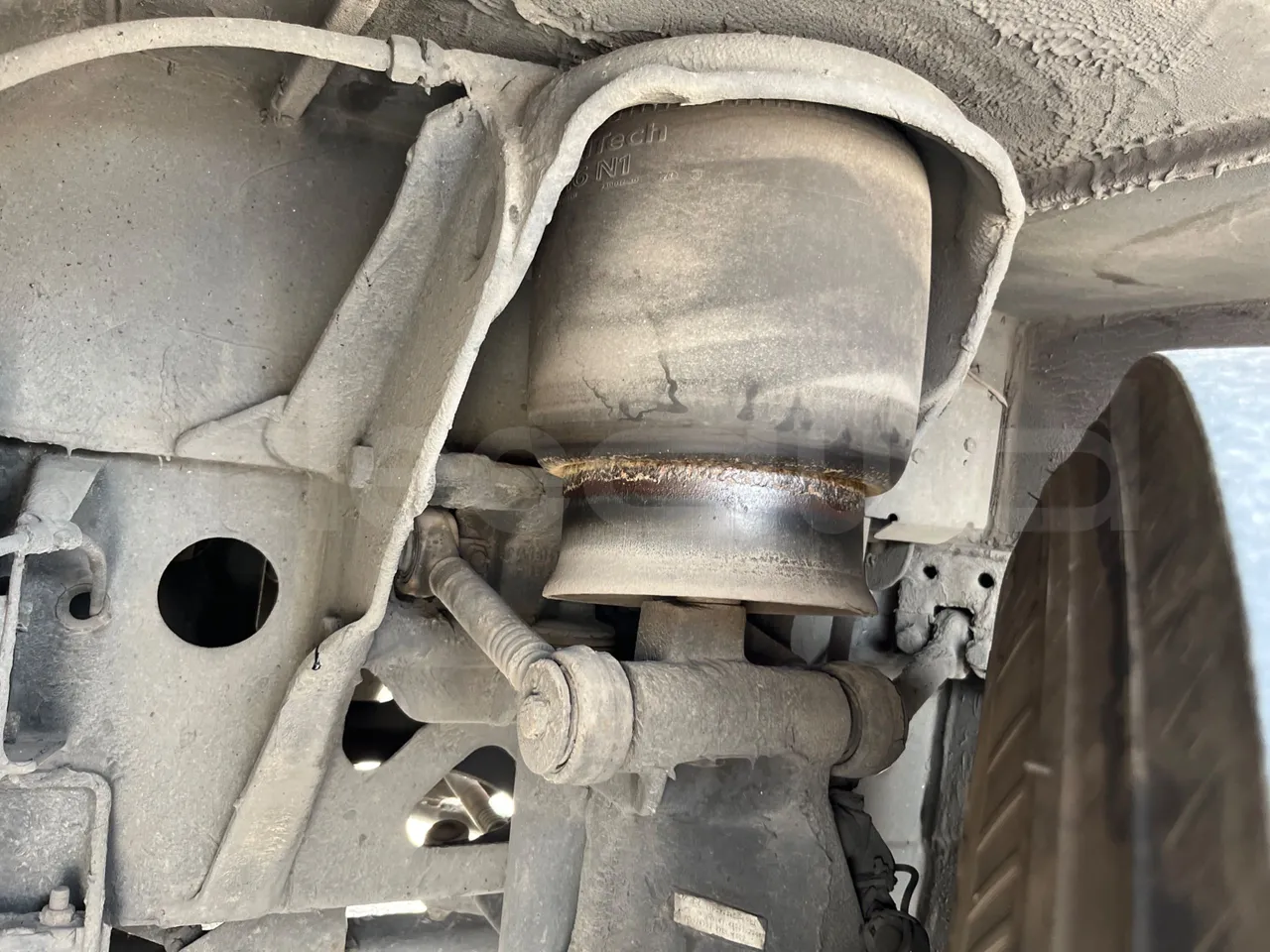 Man Lion's Coach L - EUR6 - 368kW - 13.8m - front air springs right