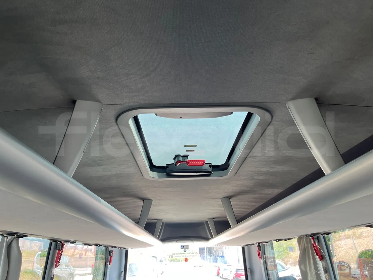 Man Lion's Coach L - EUR6 - 368kW - 13.8m - roof hatch 1