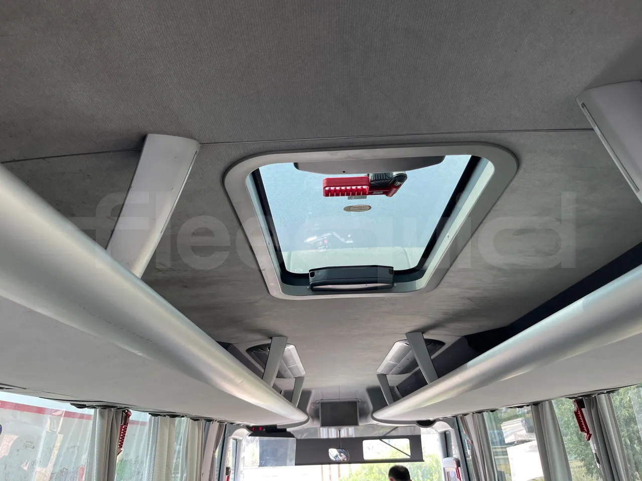 Man Lion's Coach L - EUR6 - 368kW - 13.8m - roof hatch 2