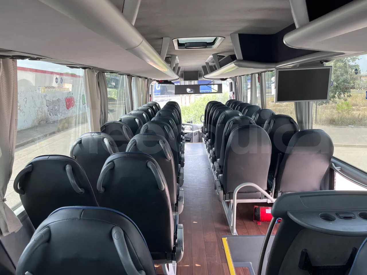 Man Lion's Coach L - EUR6 - 368kW - 13.8m - forward view middle aisle