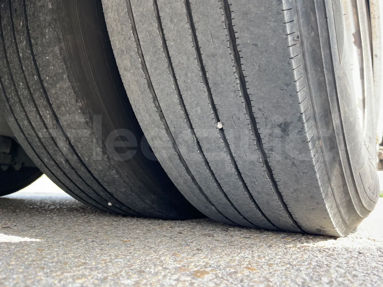 Man Lion's Coach L - EUR6 - 368kW - 13.8m - tread condition second axle tires left