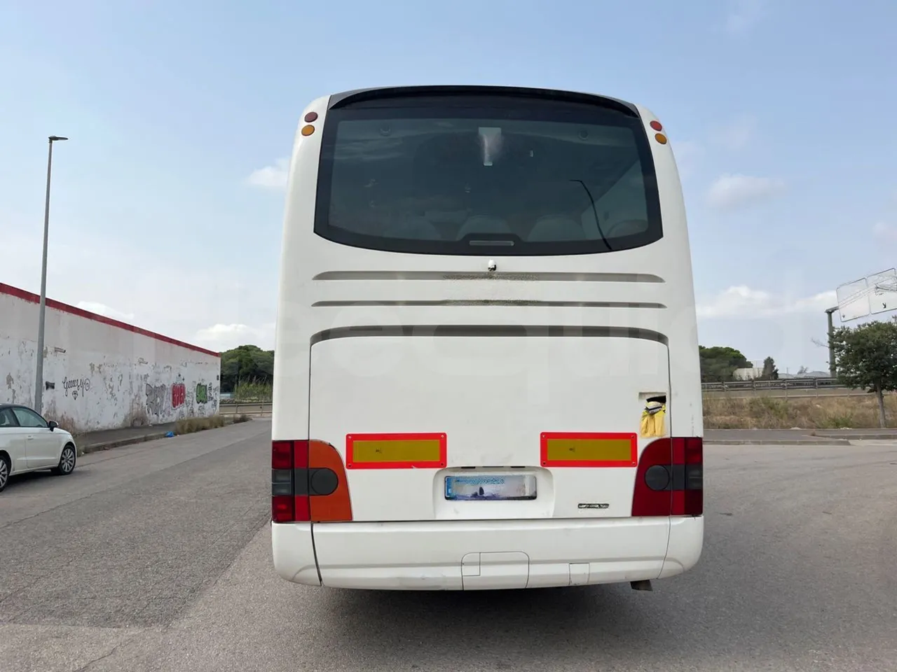Man Lion's Coach L - EUR6 - 368kW - 13.8m - rear hatch closed