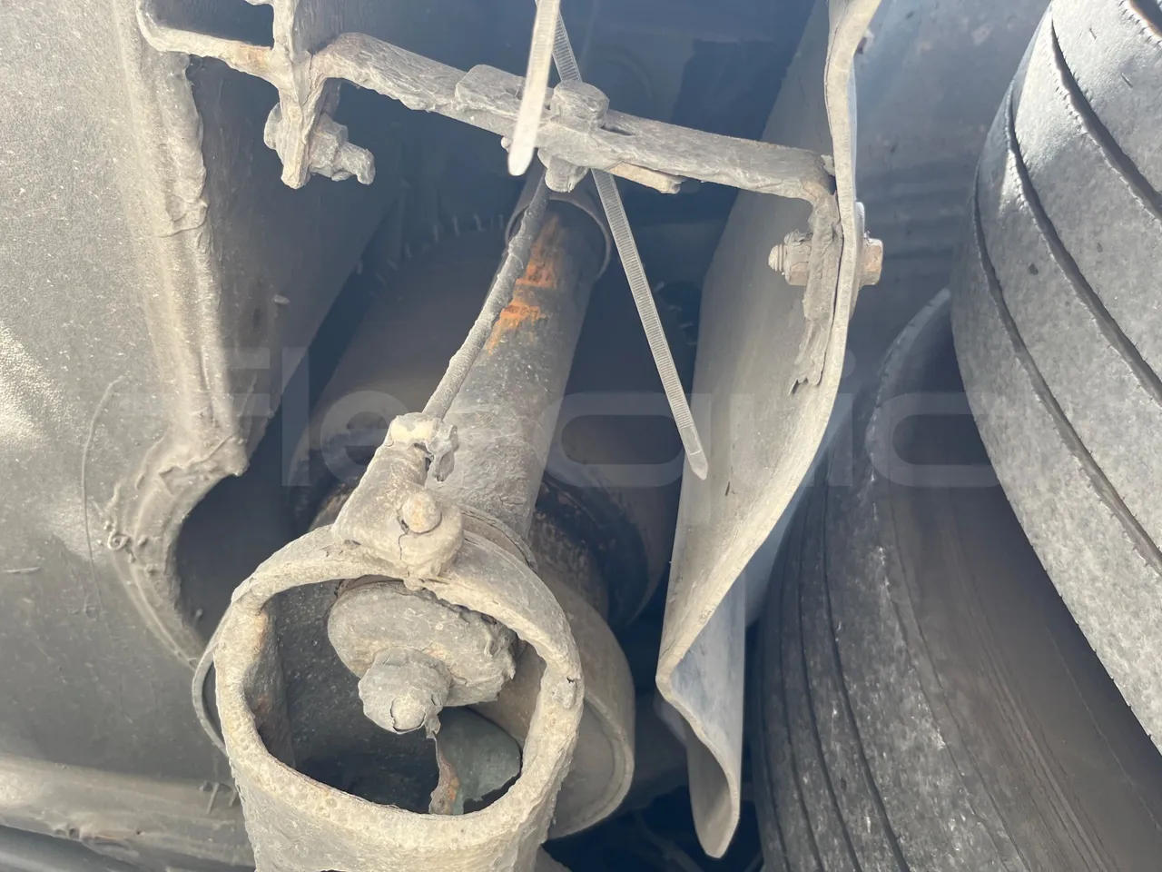 Man Lion's Coach L - EUR6 - 368kW - 13.8m - axle 2 shock absorbers 1 left