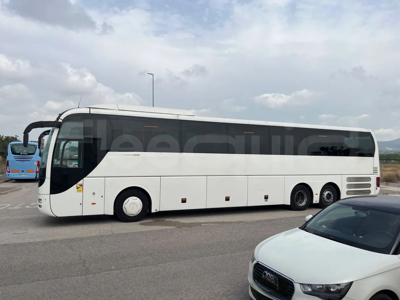 Man Lion's Coach L - EUR6 - 368kW - 13.8m - left side photo