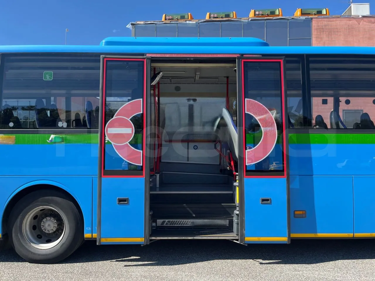 Mercedes-Benz Integro E5 4 - EUR5 - 220kW - 12.14m - front door 3 open (mandatory for bus to scrap)