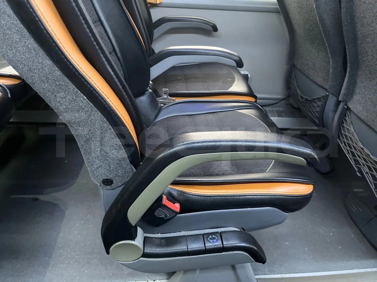 Scania Atomic K 420 EB 4X2 - Euro 4 - 309kW - 13 mt - armrest detail photo