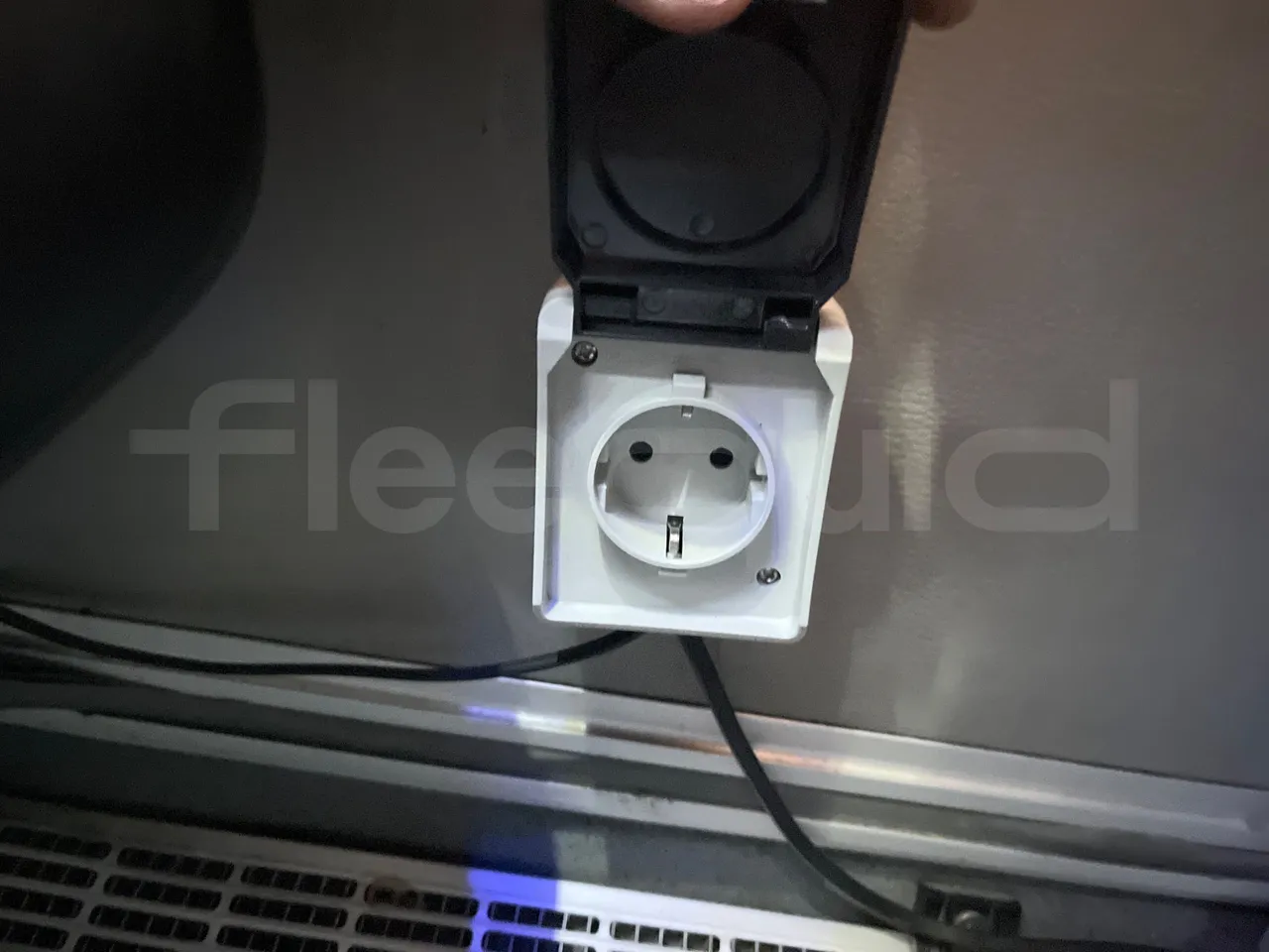 Scania Atomic K 420 EB 4X2 - Euro 4 - 309kW - 13 mt - usb charging detail