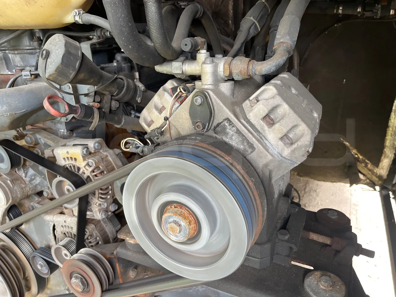 Scania Atomic K 420 EB 4X2 - Euro 4 - 309kW - 13 mt - air conditioning compressor