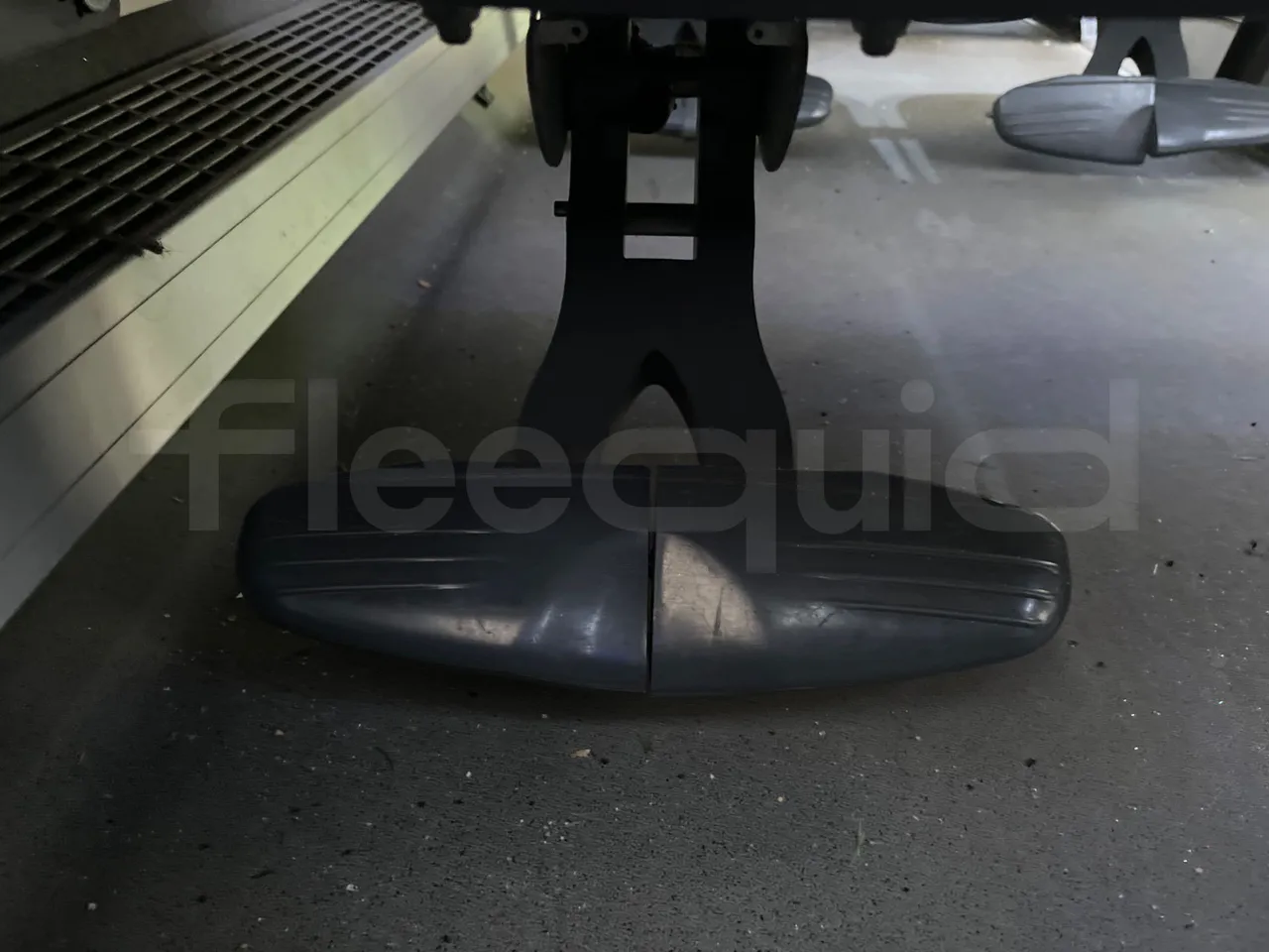 Scania Atomic K 420 EB 4X2 - Euro 4 - 309kW - 13 mt - footrest detail photo