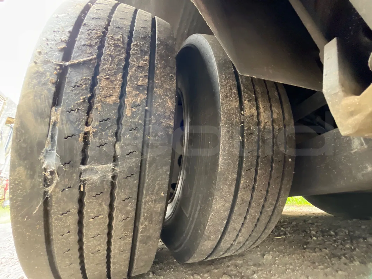 Scania Atomic K 420 EB 4X2 - Euro 4 - 309kW - 13 mt - tread condition front tires left