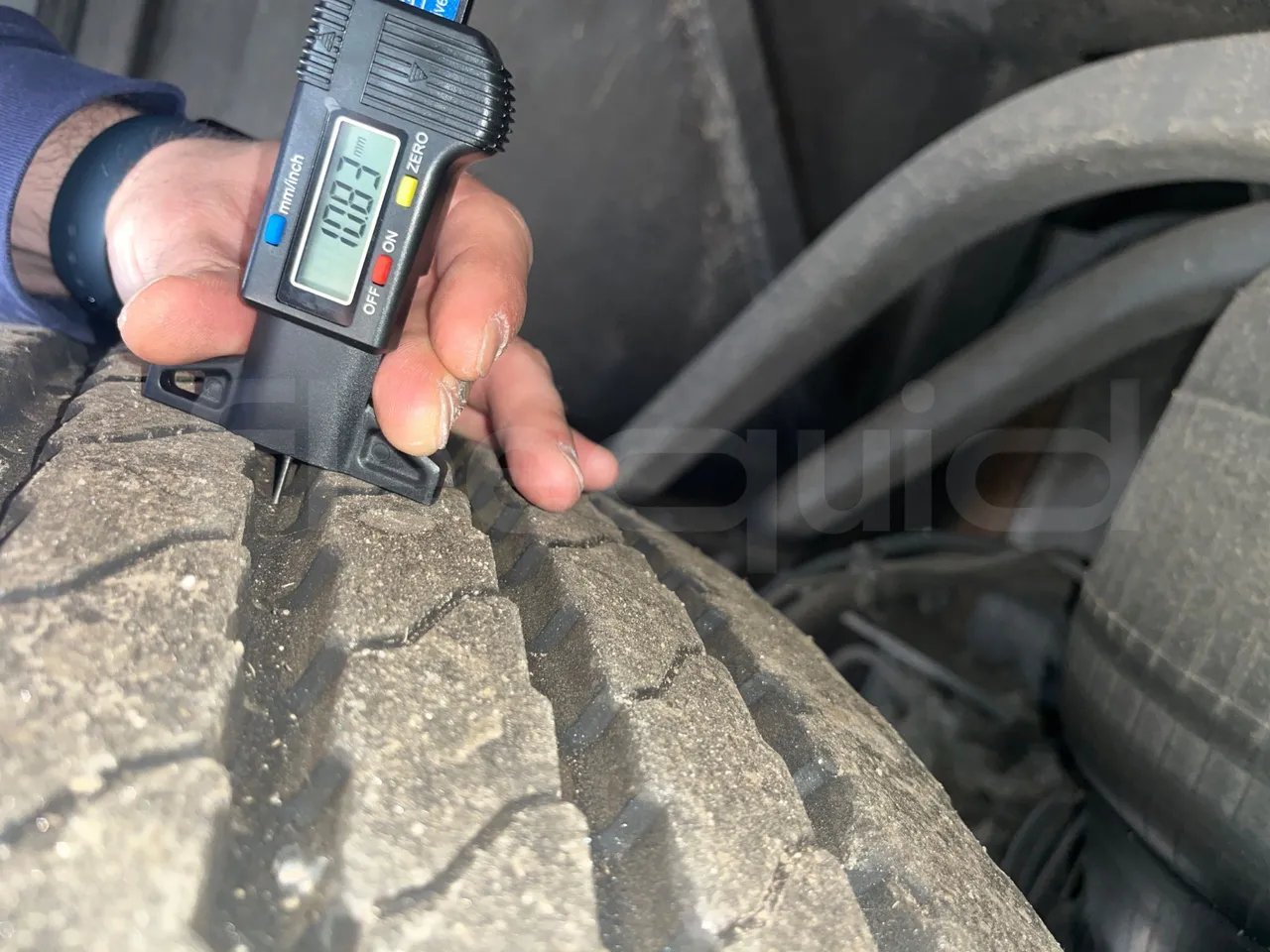 Scania Atomic K 420 EB 4X2 - Euro 4 - 309kW - 13 mt - rear left tire photo