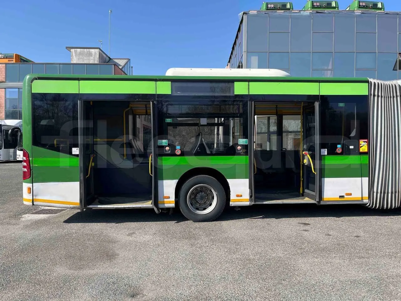 Mercedes-Benz Citaro G 0530 - Euro5 - 260kW - 17.940mt - front door 3 open