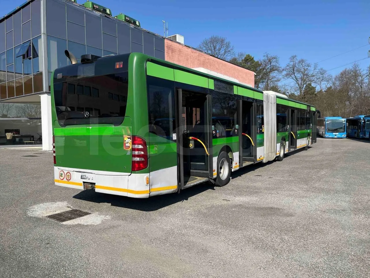 Mercedes-Benz Citaro G 0530 - Euro5 - 260kW - 17.940mt - 3/4 right rear doors open