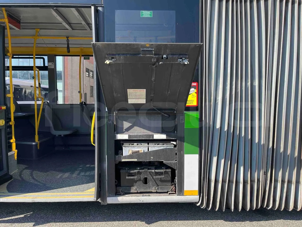 Mercedes-Benz Citaro G 0530 - Euro5 - 260kW - 17.940mt - external compartments photo