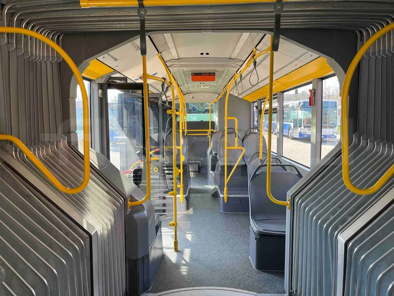 Mercedes-Benz Citaro G 0530 - Euro5 - 260kW - 17.940mt - reverse view middle aisle