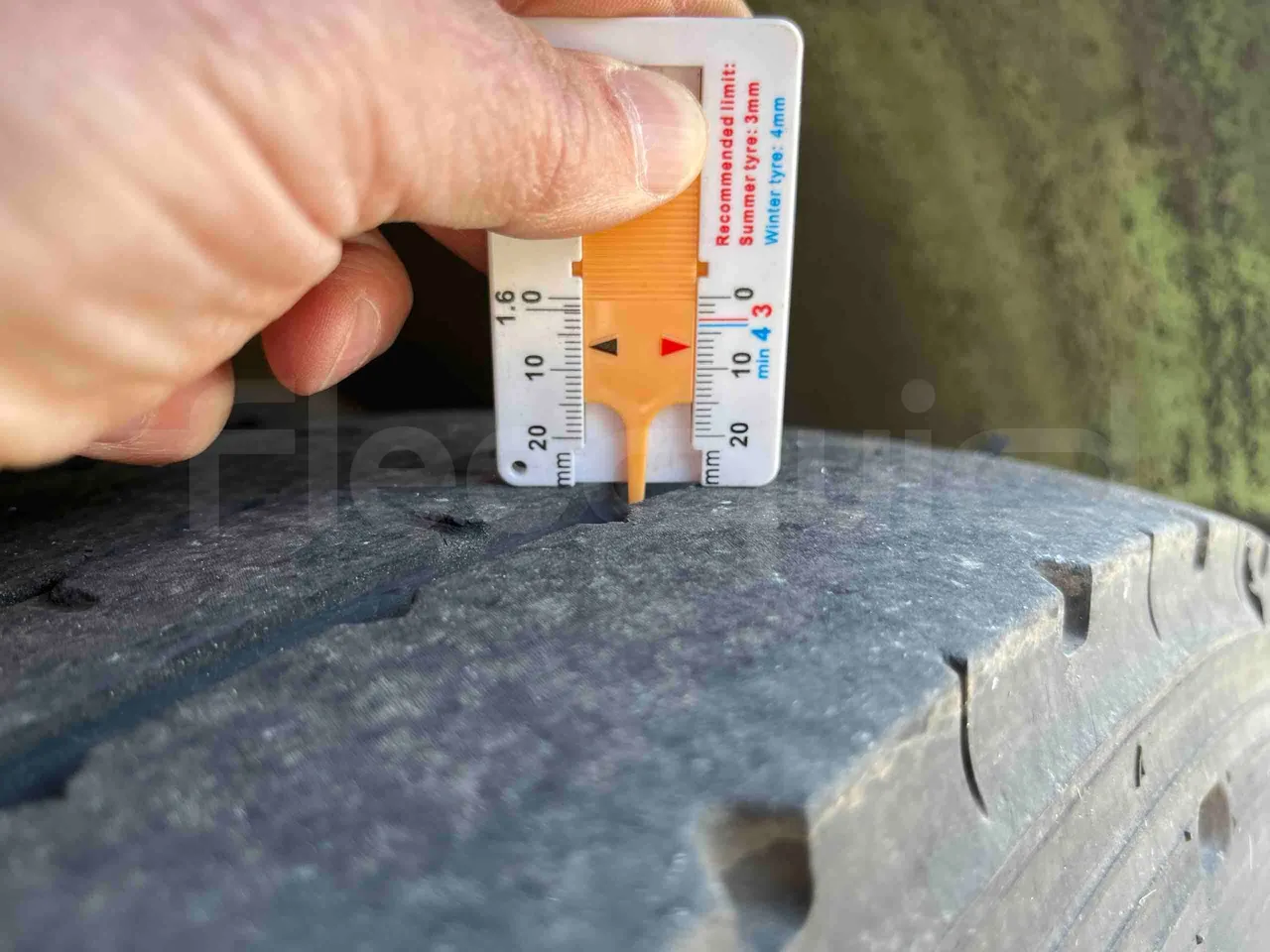 Mercedes-Benz Citaro G 0530 - Euro5 - 260kW - 17.940mt - tread condition second axle tires left