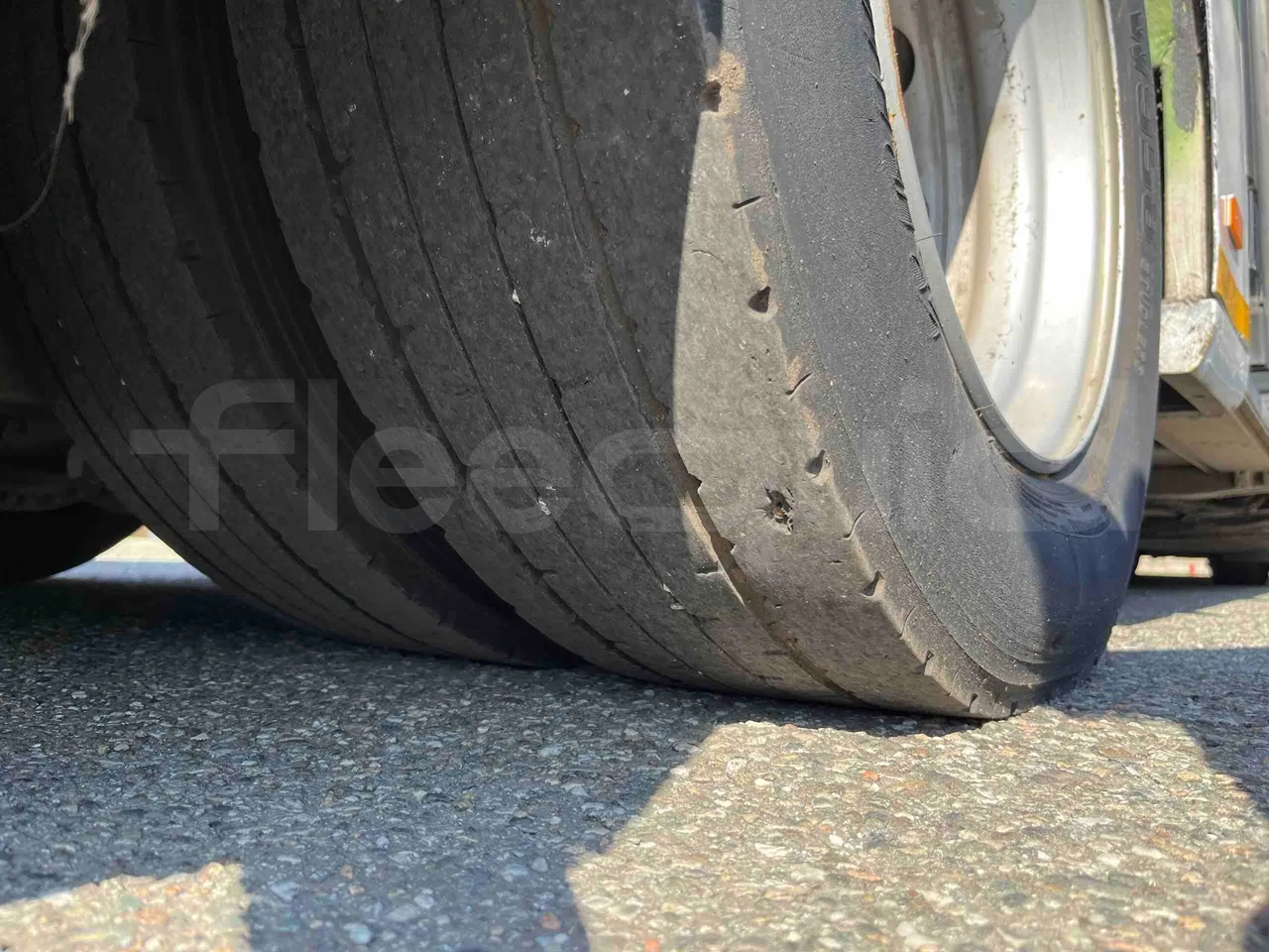 Mercedes-Benz Citaro G 0530 - Euro5 - 260kW - 17.940mt - tread condition second axle tires right