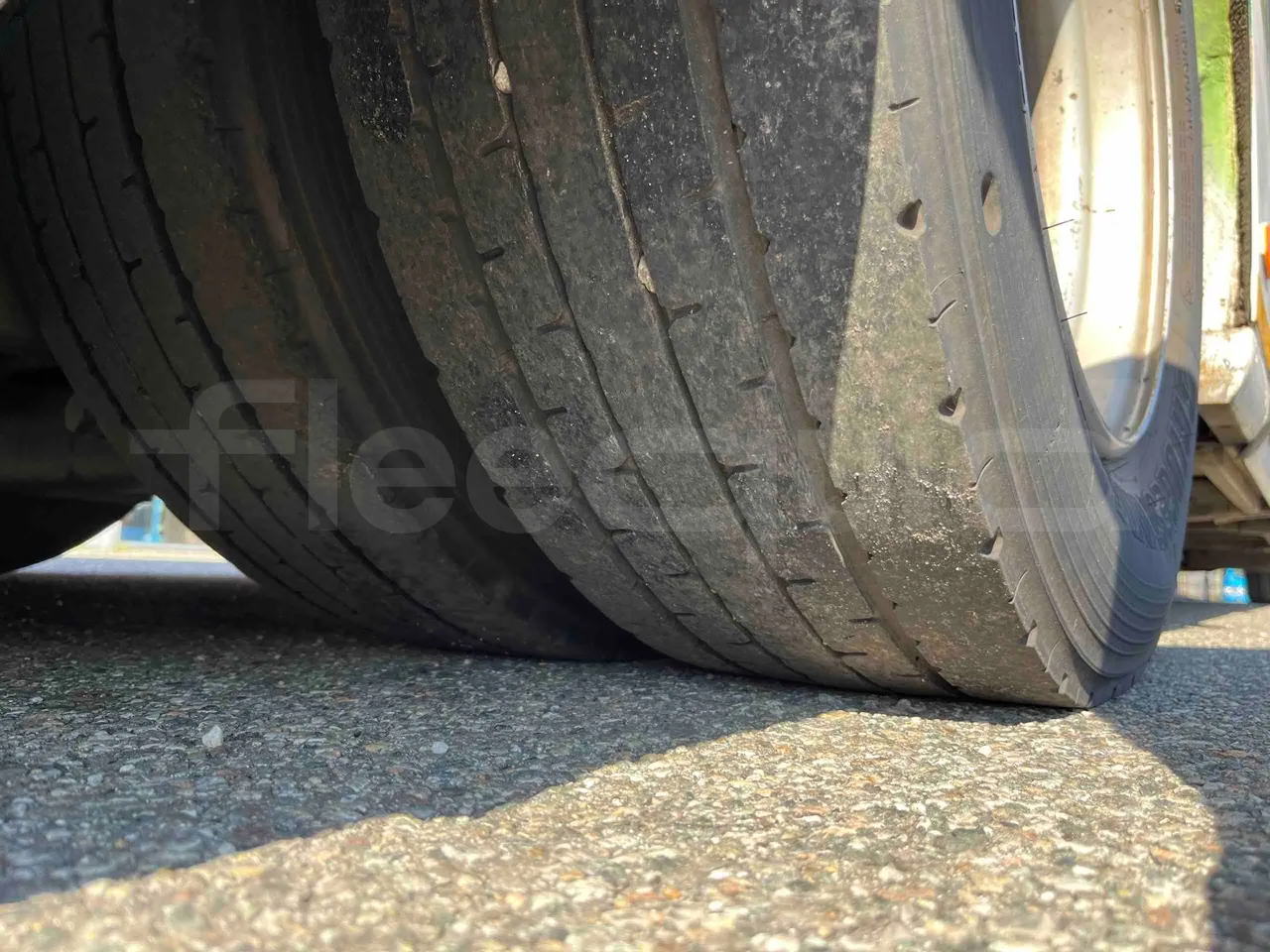 Mercedes-Benz Citaro G 0530 - Euro5 - 260kW - 17.940mt - tread condition third axle tires left