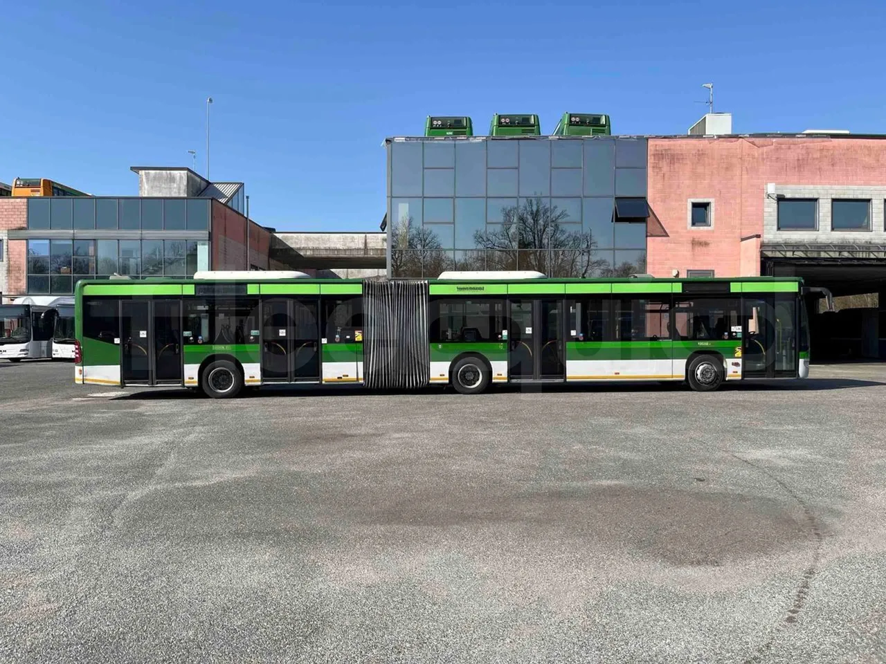 Mercedes-Benz Citaro G 0530 - Euro5 - 260kW - 17.940mt - right side doors closed