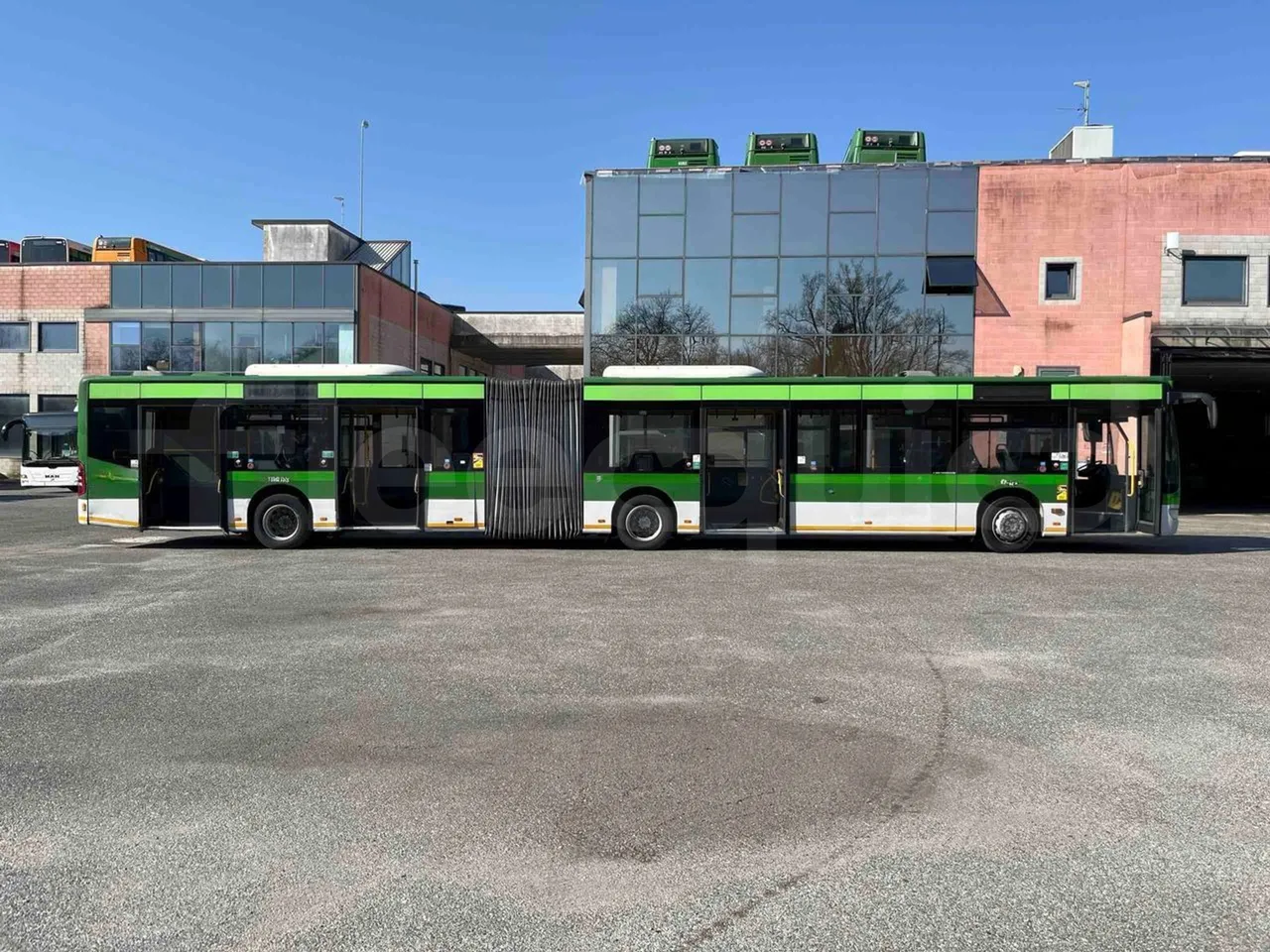 Mercedes-Benz Citaro G 0530 - Euro5 - 260kW - 17.940mt - right side doors open